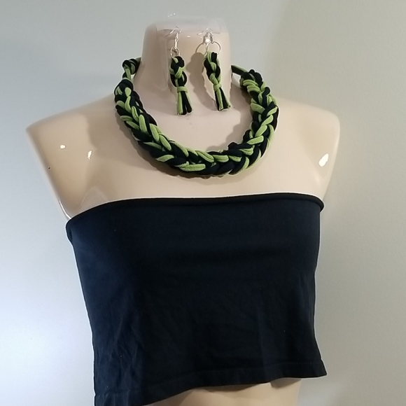 Handmade black & green necklace and earrings set - Picture 1 of 3